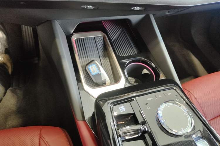 Used BMW 5 Series 2025 530Li Luxury Edition M Sport Package Gear Lever