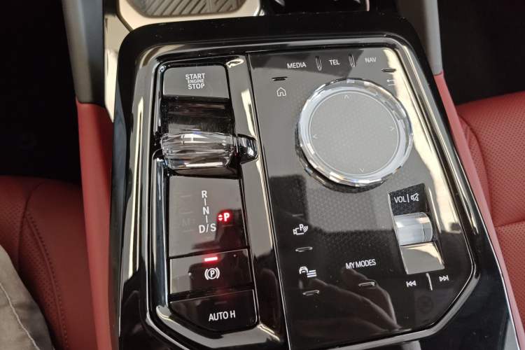 Used BMW 5 Series 2025 530Li Luxury Edition M Sport Package Gear Lever