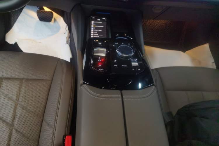Used BMW 5 Series 2025 530Li Leading Edition Luxury Package Gear Lever