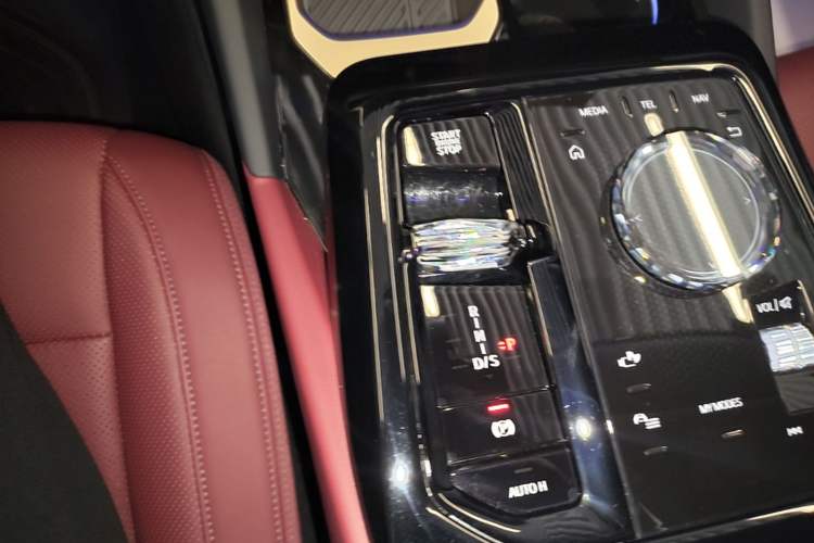 Used BMW 5 Series 2025 530Li Luxury Edition M Sport Package Gear Lever