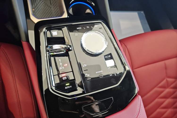 Used BMW 5 Series 2025 530Li Luxury Edition M Sport Package Gear Lever