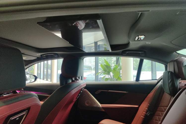 Used BMW 5 Series 2025 530Li Luxury Edition M Sport Package Headliner