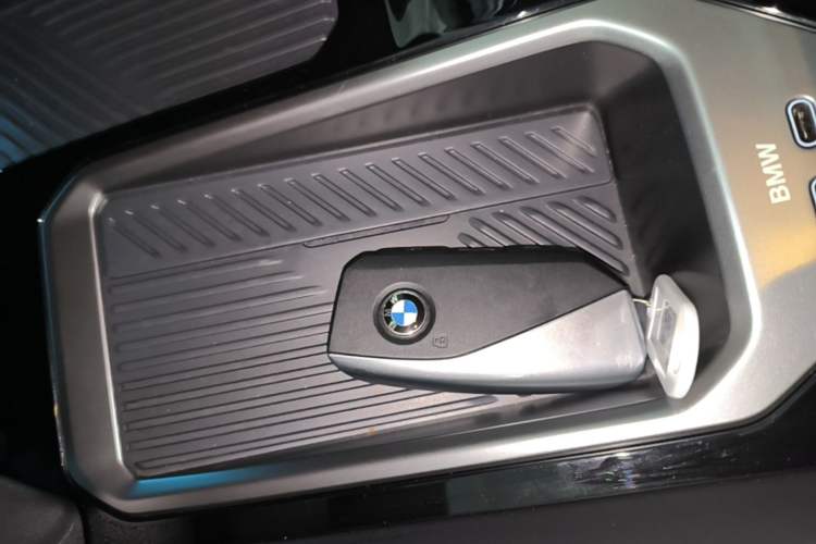 Used BMW 5 Series 2025 530Li Leading Model M Sport Package Interior 1