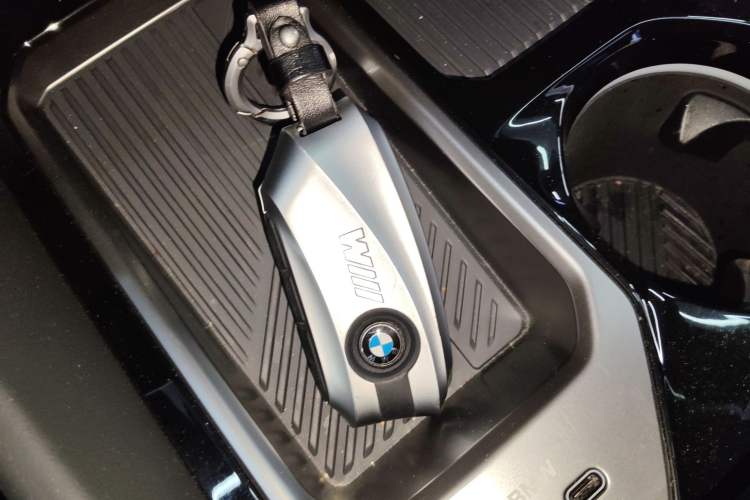 Used BMW 5 Series 2025 530Li Leading Model M Sport Package Interior 1
