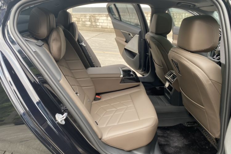 Used BMW 5 Series 2025 525Li M Sport Package Interior 10