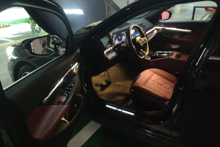 Used BMW 5 Series 2025 530Li Leading Model M Sport Package Interior 3