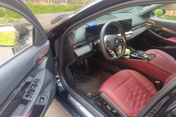 Used BMW 5 Series 2025 530Li Luxury Edition M Sport Package Interior 3