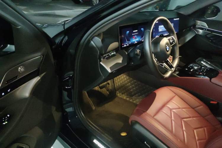 Used BMW 5 Series 2025 530Li Leading Model M Sport Package Interior 3