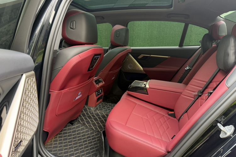 Used BMW 5 Series 2025 530Li Luxury Edition M Sport Package Interior 3