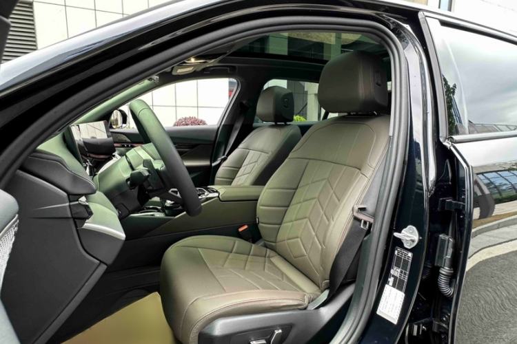 Used BMW 5 Series 2025 530Li Leading Model M Sport Package Interior 3