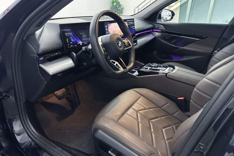 Used BMW 5 Series 2025 525Li M Sport Package Interior 3
