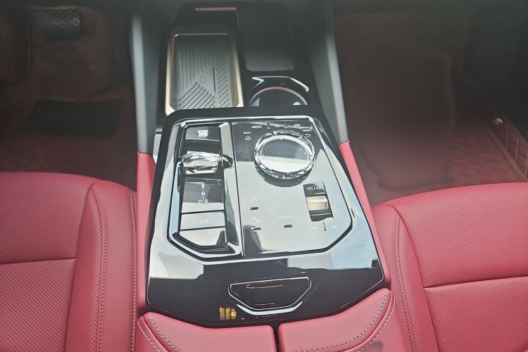 Used BMW 5 Series 2025 530Li Luxury Edition M Sport Package Interior 3