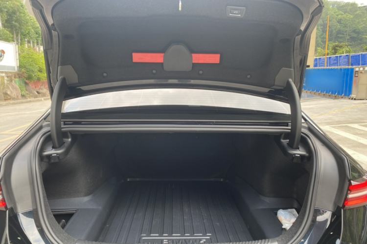 Used BMW 5 Series 2025 525Li M Sport Package Interior 4