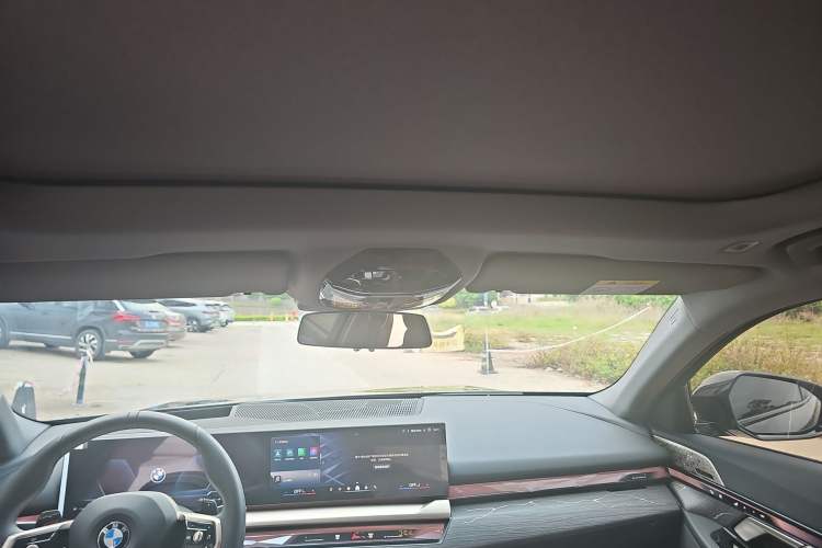 Used BMW 5 Series 2025 530Li Luxury Edition M Sport Package Interior 4