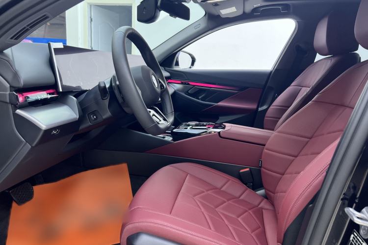 Used BMW 5 Series 2025 525Li M Sport Package Interior 5