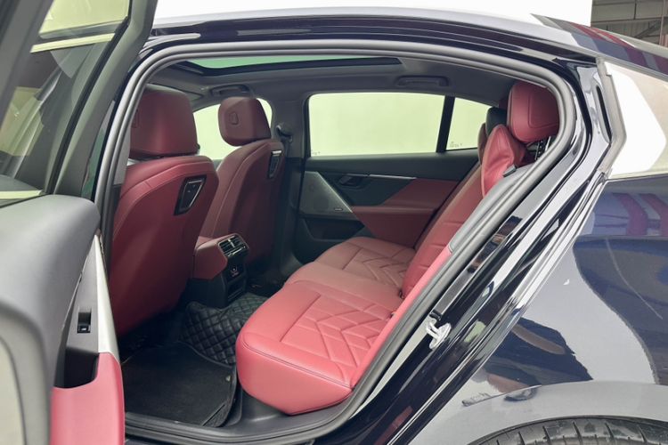 Used BMW 5 Series 2025 530Li Leading Model M Sport Package Interior 6