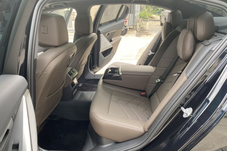 Used BMW 5 Series 2025 525Li M Sport Package Interior 6