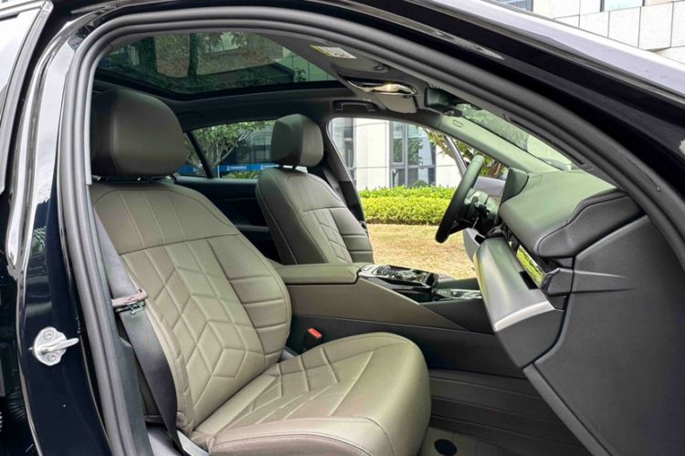 Used BMW 5 Series 2025 530Li Leading Model M Sport Package Interior 8