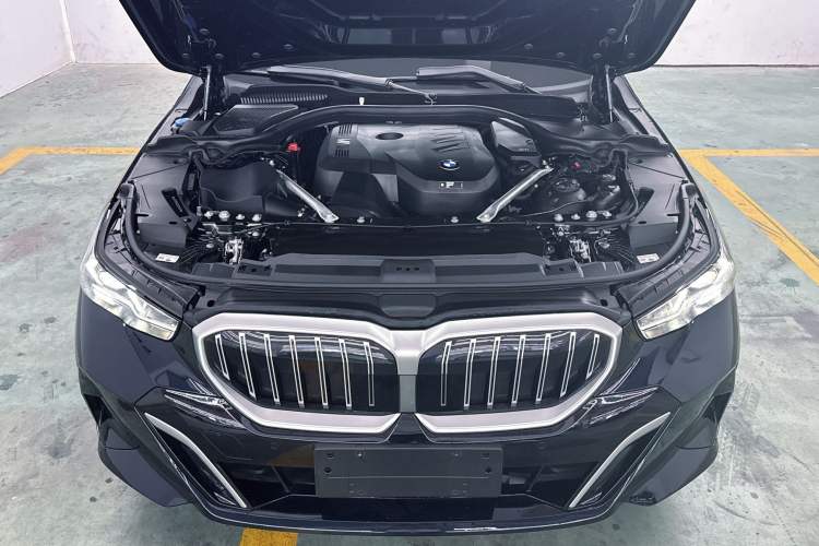 Used BMW 5 Series 2025 525Li M Sport Package Interior 8