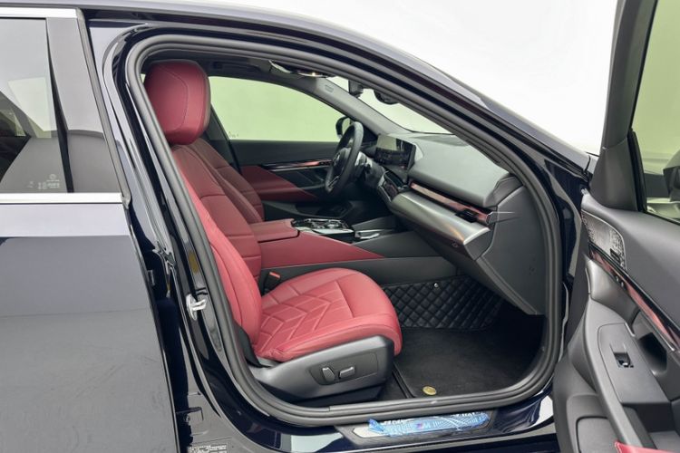 Used BMW 5 Series 2025 530Li Leading Model M Sport Package Interior 9