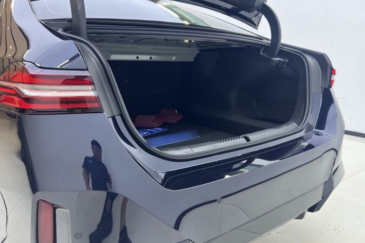 Used BMW 5 Series 2025 530Li Leading Model M Sport Package Interior 9