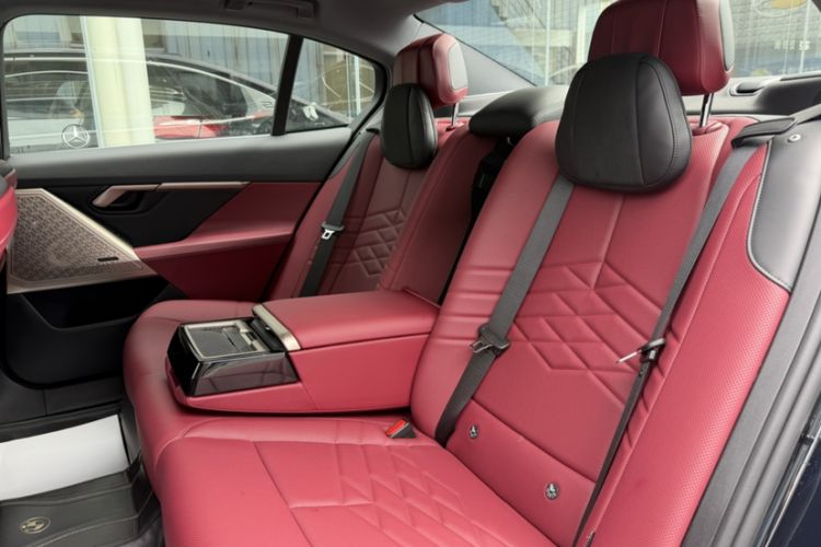 Used BMW 5 Series 2025 530Li Luxury Edition M Sport Package Interior 9