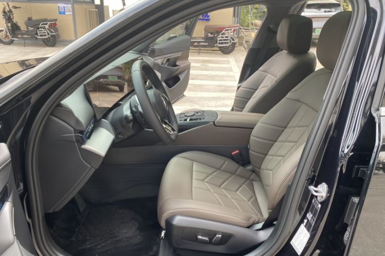 Used BMW 5 Series 2025 525Li M Sport Package Interior 9