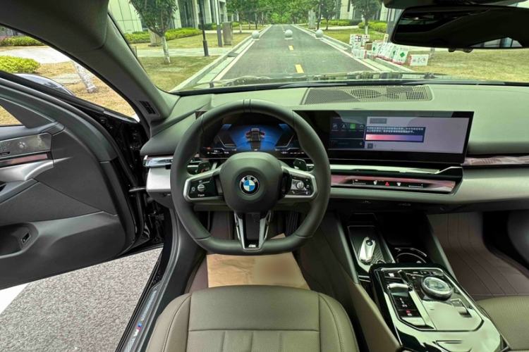 Used BMW 5 Series 2025 530Li Leading Model M Sport Package Interior 9