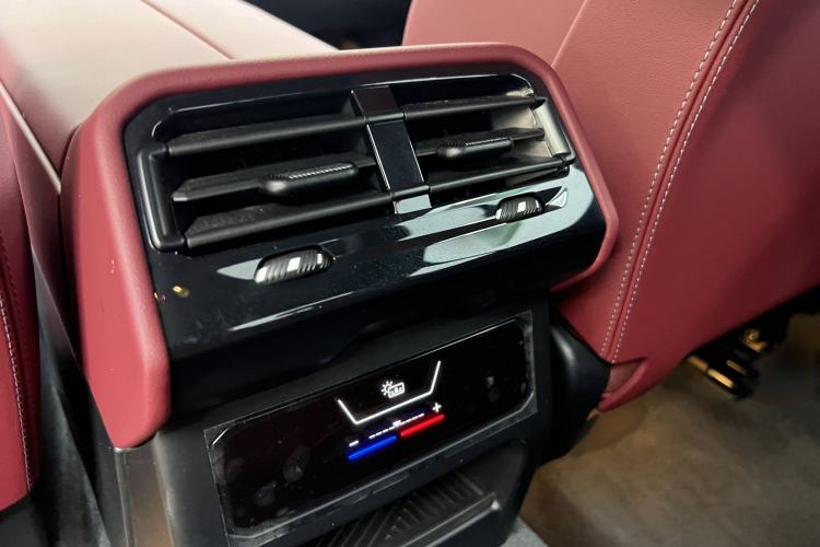 Used BMW 5 Series 2025 525Li M Sport Package Interior 9