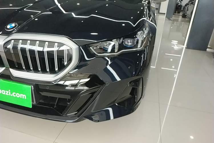 Used BMW 5 Series 2025 530Li Luxury Edition M Sport Package Left Front Headlight