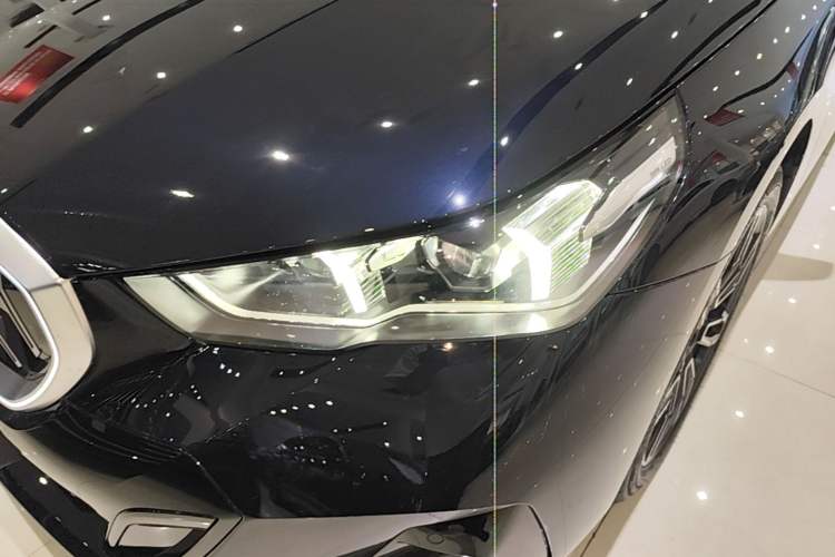 Used BMW 5 Series 2025 530Li Leading Model M Sport Package Left Front Headlight