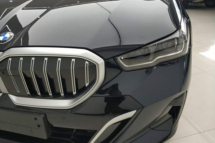 Used BMW 5 Series 2025 530Li Luxury Edition M Sport Package Left Front Headlight