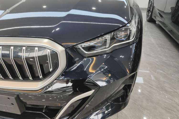 Used BMW 5 Series 2025 530Li Luxury Edition M Sport Package Left Front Headlight