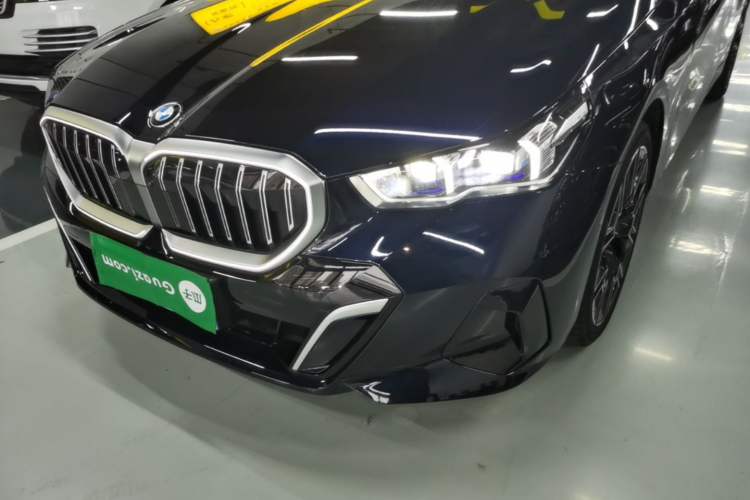 Used BMW 5 Series 2025 530Li Luxury Edition M Sport Package Left Front Headlight