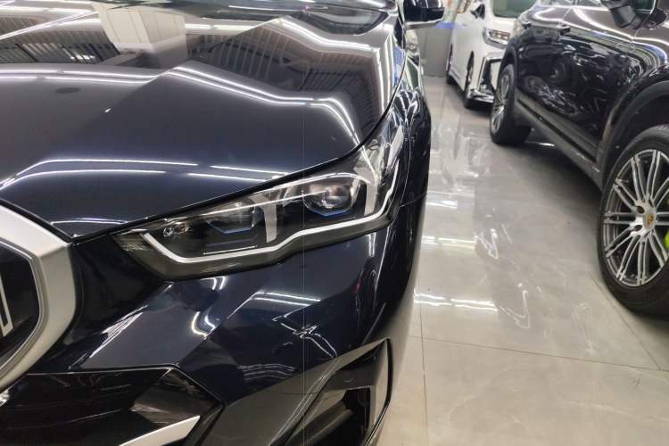 Used BMW 5 Series 2025 530Li Luxury Edition M Sport Package Left Front Headlight