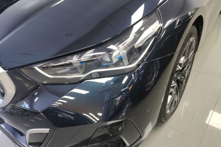 Used BMW 5 Series 2025 530Li Luxury Edition M Sport Package Left Front Headlight