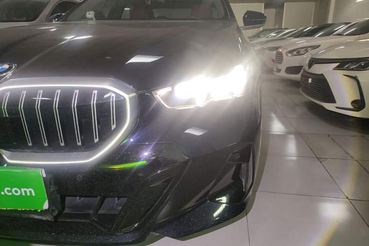 Used BMW 5 Series 2025 530Li Leading Model M Sport Package Left Front Headlight