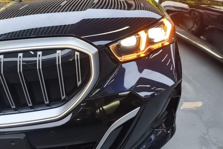 Used BMW 5 Series 2025 530Li Leading Model M Sport Package Left Front Headlight