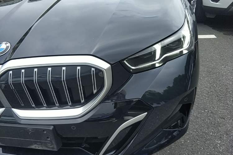 Used BMW 5 Series 2025 530Li Leading Model M Sport Package Left Front Headlight