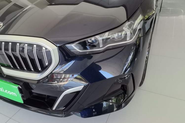 Used BMW 5 Series 2025 530Li Leading Model M Sport Package Left Front Headlight