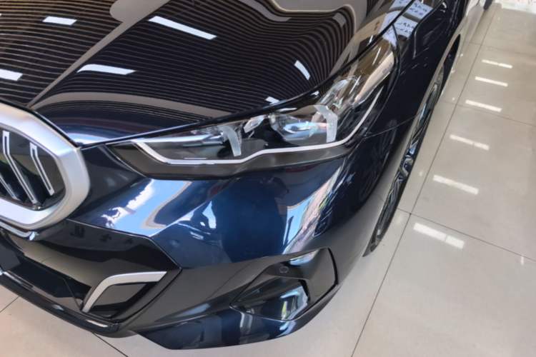 Used BMW 5 Series 2025 530Li Leading Model M Sport Package Left Front Headlight