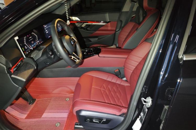 Used BMW 5 Series 2025 530Li Luxury Edition M Sport Package Left Front Seat