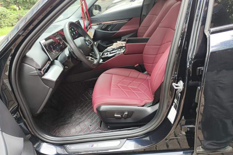 Used BMW 5 Series 2025 525Li M Sport Package Left Front Seat