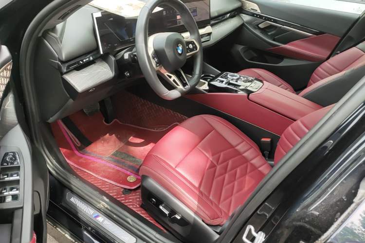 Used BMW 5 Series 2025 530Li Luxury Edition M Sport Package Left Front Seat