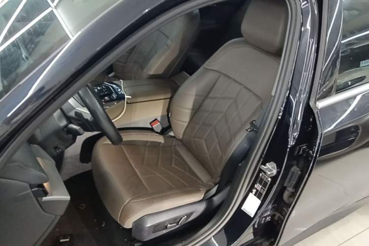 Used BMW 5 Series 2025 525Li M Sport Package Left Front Seat