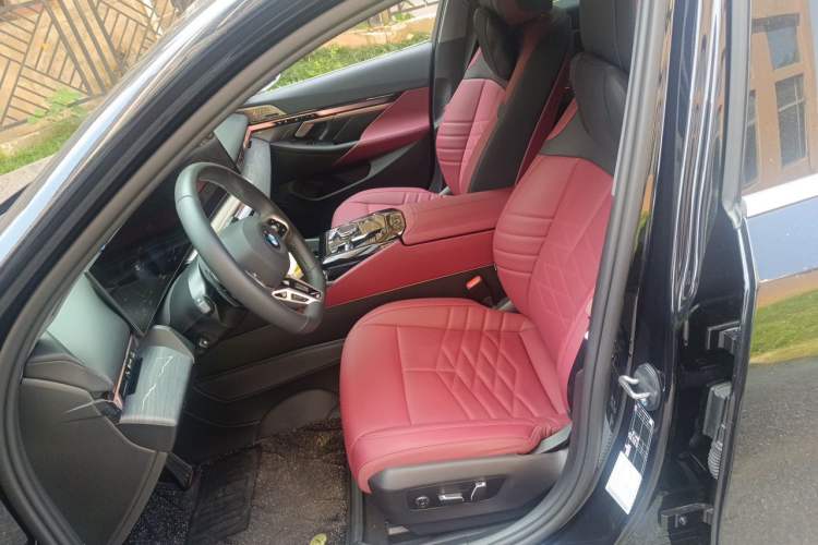 Used BMW 5 Series 2025 530Li Luxury Edition M Sport Package Left Front Seat