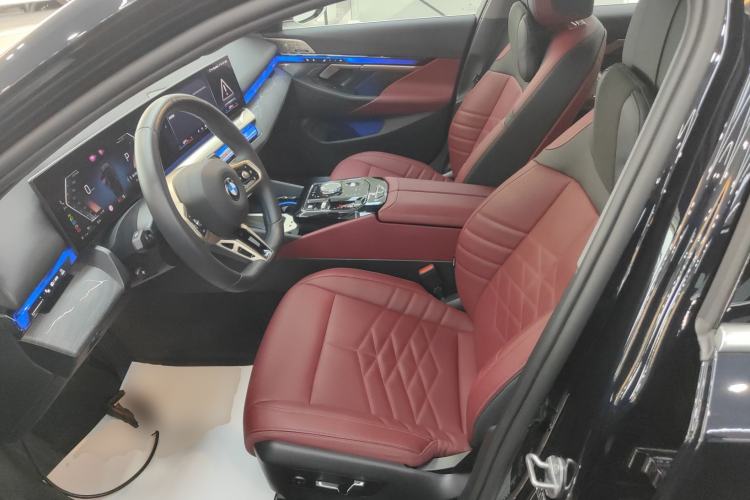 Used BMW 5 Series 2025 530Li Luxury Edition M Sport Package Left Front Seat