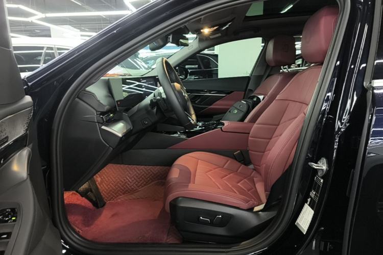 Used BMW 5 Series 2025 530Li Leading Model M Sport Package Left Front Seat