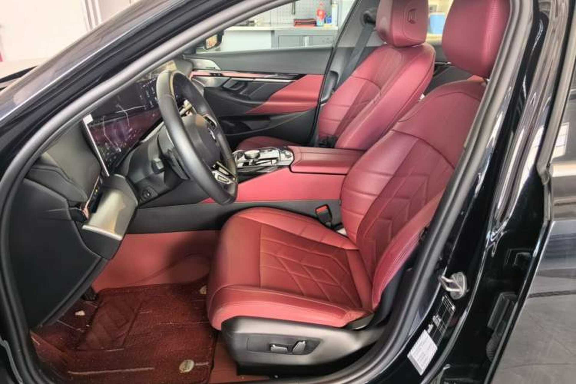 Used BMW 5 Series 2025 530Li Leading Model M Sport Package Left Front Seat