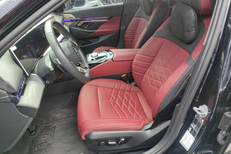 Used BMW 5 Series 2025 530Li Luxury Edition M Sport Package Left Front Seat